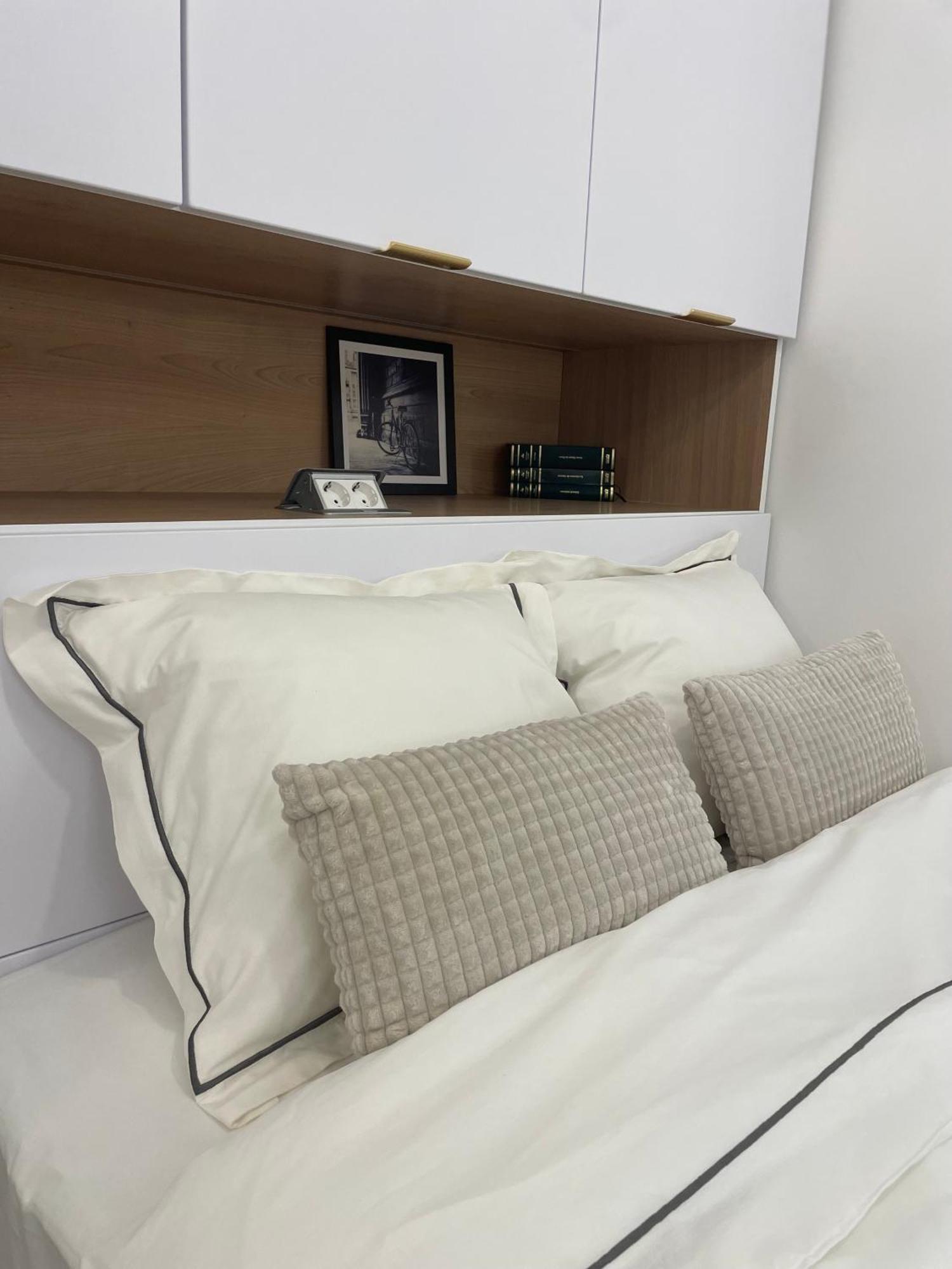 Апартаменты Studio Alice Romana Square Бухарест Экстерьер фото